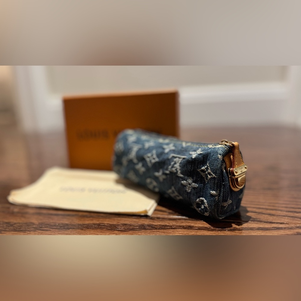 SOLD: Authentic Vintage 2006 Louis Vuitton Denim Monogram Pouch - Picture 10 of 11